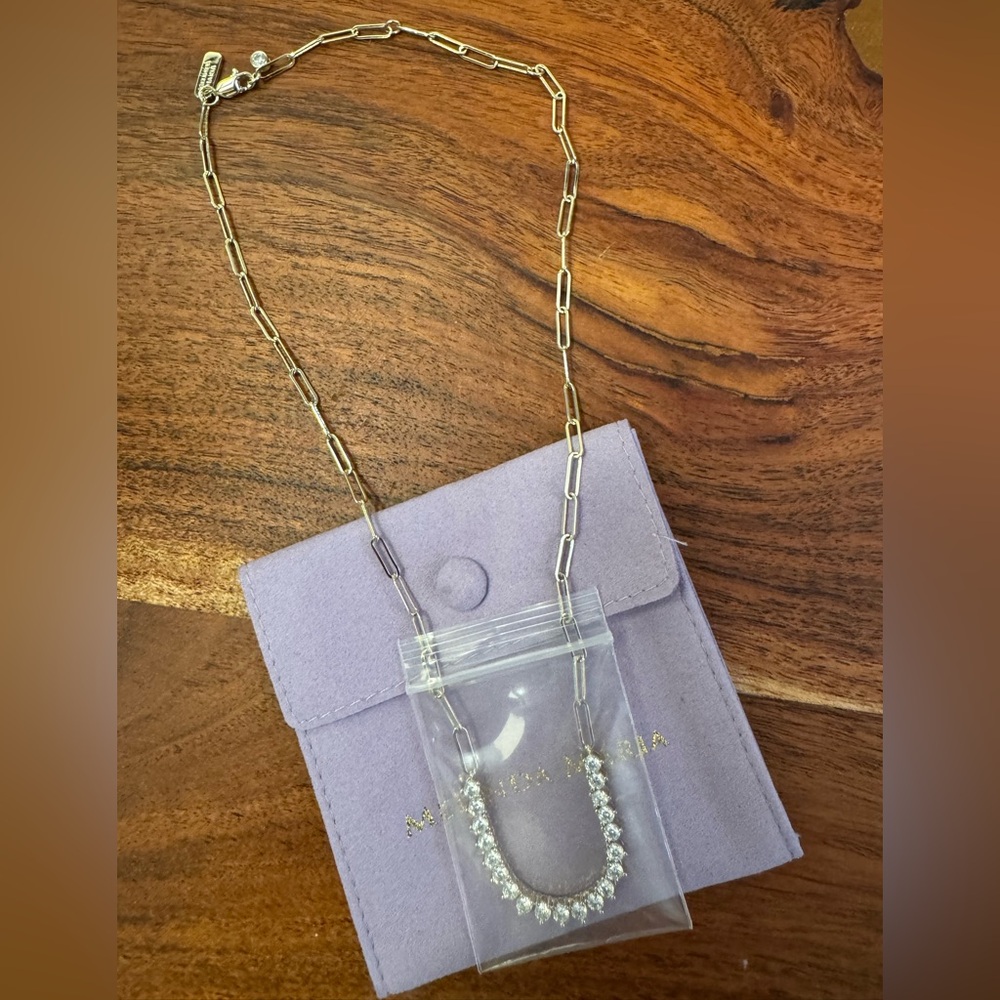 Elegant Gold Necklace with Diamondettes - Picture 6 of 16